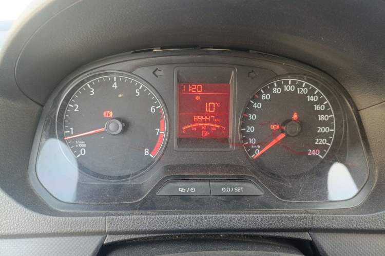 Used Volkswagen Jetta 2015 1.4L Manual Fashion Model Odometer Close Up