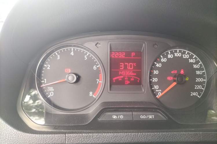 Used Volkswagen Jetta 2015 Value Edition 1.6L Automatic Fashion Version Odometer Close Up