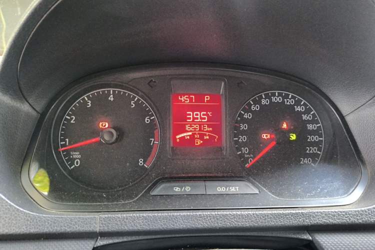 Used Volkswagen Jetta 2015 Value Edition 1.6L Automatic Fashion Version Odometer Close Up