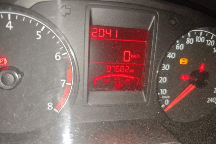 Used Volkswagen Jetta 2015 Zhuihui Edition 1.6L Manual Comfort Model Odometer Close Up
