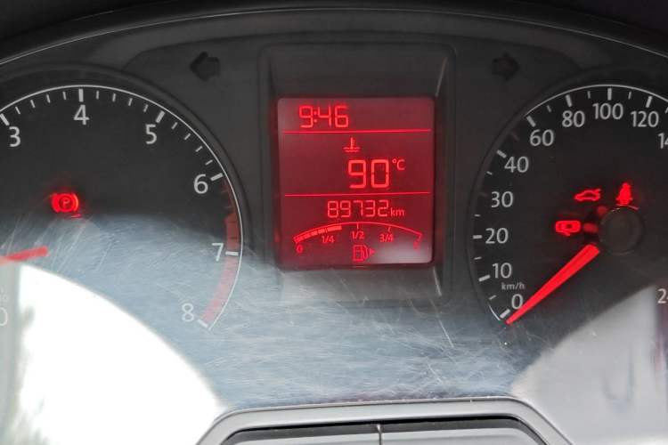 Used Volkswagen Jetta 2015 Zhuihui Edition 1.6L Manual Comfort Model Odometer Close Up