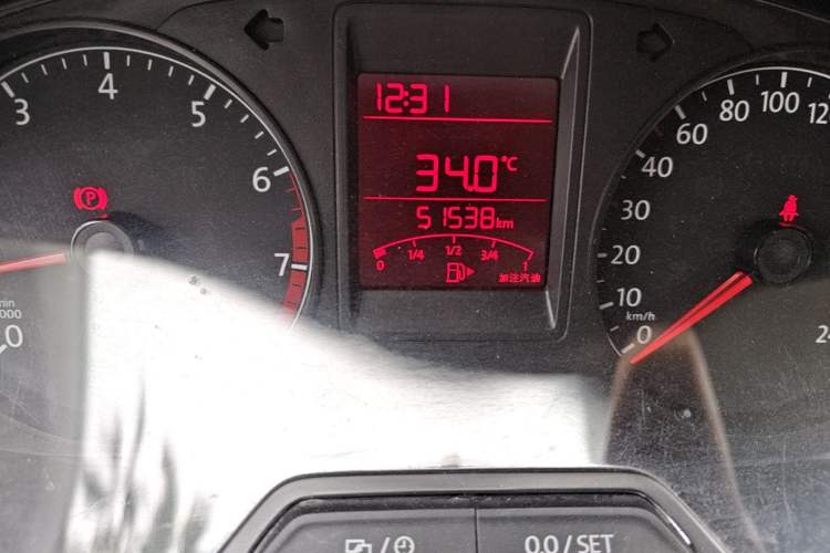 Used Volkswagen Jetta 2015 1.6L Manual Fashion Edition Odometer Close Up