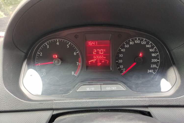 Used Volkswagen Jetta 2015 Zhuihui Edition 1.4L Manual Fashion Model Odometer Close Up