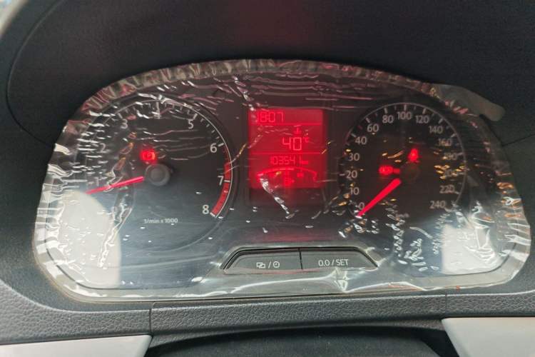 Used Volkswagen Jetta 2015 Zhuihui Edition 1.6L Manual Comfort Model Odometer Close Up