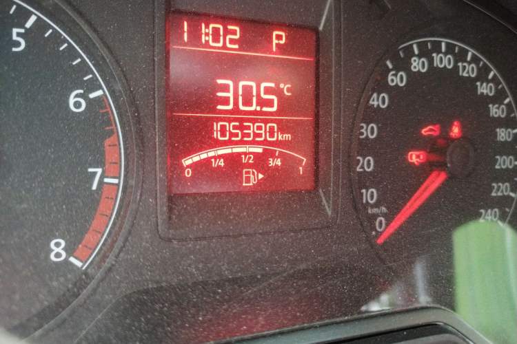 Used Volkswagen Jetta 2015 1.6L Automatic Fashion Model Odometer Close Up
