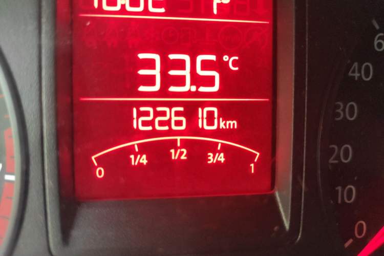 Used Volkswagen Jetta 2015 Value Edition 1.6L Automatic Fashion Version Odometer Close Up