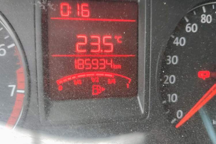 Used Volkswagen Jetta 2015 1.4L Manual Fashion Model Odometer Close Up