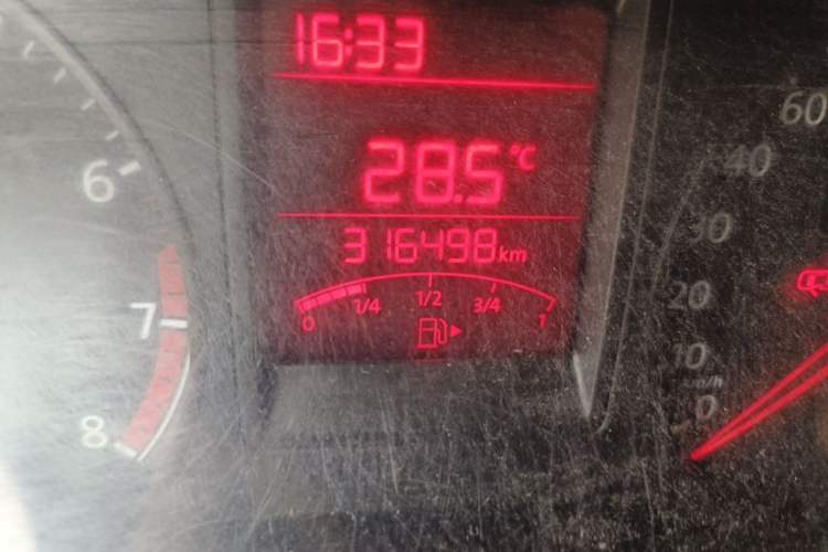 Used Volkswagen Jetta 2015 Zhuihui Edition 1.4L Manual Fashion Model Odometer Close Up