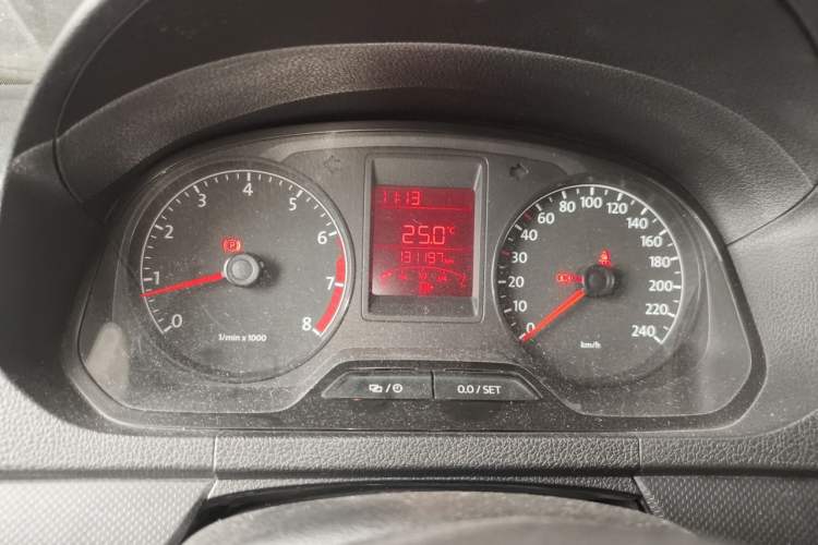 Used Volkswagen Jetta 2015 1.4L Manual Fashion Model Odometer Close Up