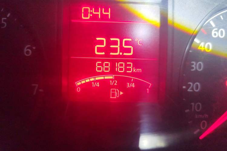 Used Volkswagen Jetta 2015 Zhuihui Edition 1.4L Manual Fashion Model Odometer Close Up