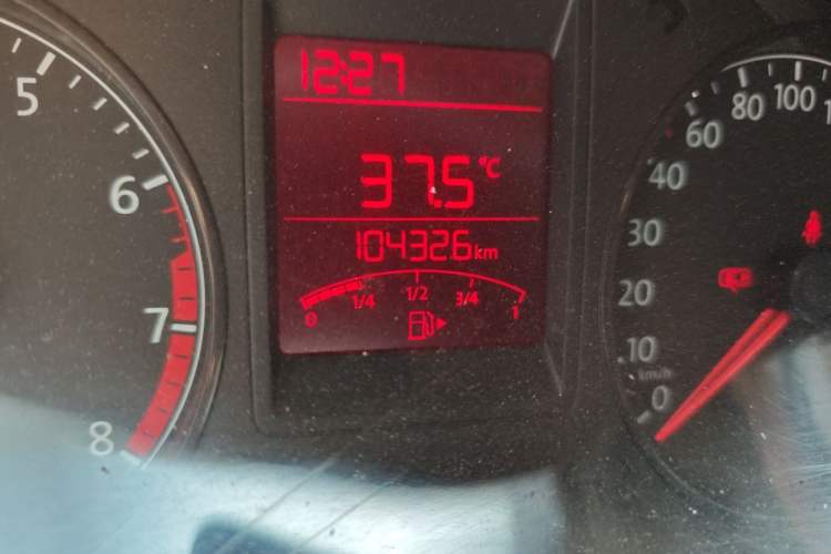 Used Volkswagen Jetta 2015 Zhuihui Edition 1.4L Manual Fashion Model Odometer Close Up