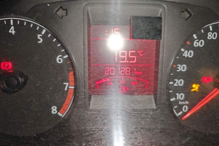 Used Volkswagen Jetta 2015 Zhuihui Edition 1.6L Manual Comfort Model Odometer Close Up
