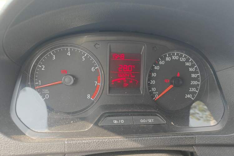Used Volkswagen Jetta 2015 Zhuihui Edition 1.4L Manual Fashion Model Odometer Close Up