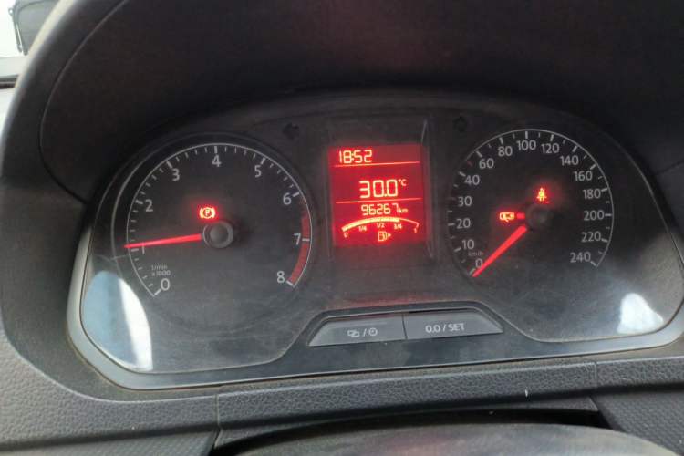 Used Volkswagen Jetta 2015 1.6L Manual Fashion Edition Odometer Close Up