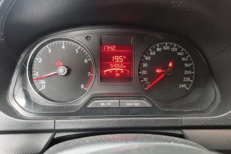 Used Volkswagen Jetta 2015 Zhuihui Edition 1.4L Manual Fashion Model Odometer Close Up