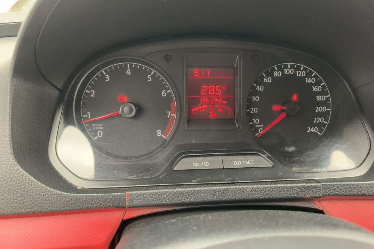 Used Volkswagen Jetta 2015 Zhuihui Edition 1.4L Manual Fashion Model Odometer Close Up