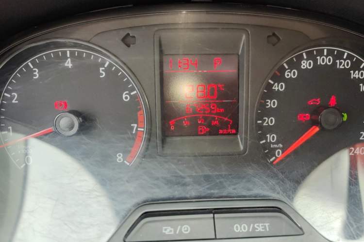 Used Volkswagen Jetta 2015 Value Edition 1.6L Automatic Fashion Version Odometer Close Up