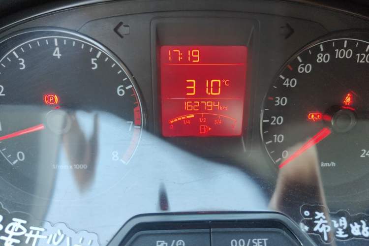 Used Volkswagen Jetta 2015 1.6L Manual Fashion Edition Odometer Close Up