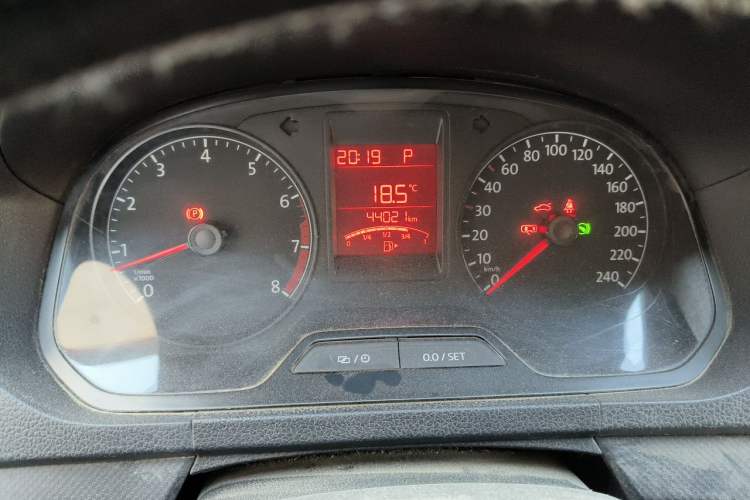 Used Volkswagen Jetta 2015 Value Edition 1.6L Automatic Fashion Version Odometer Close Up