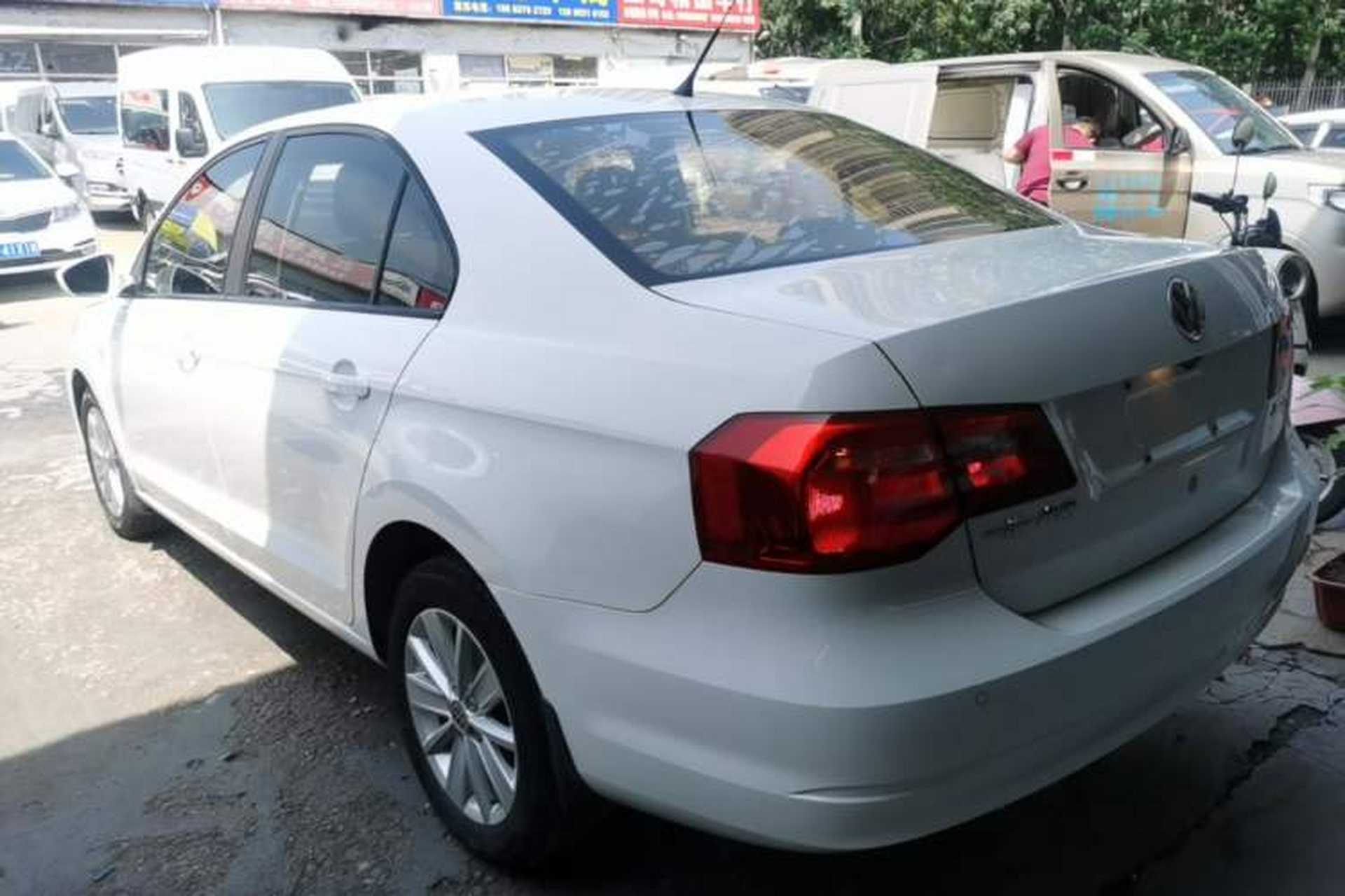 Used Volkswagen Jetta 2015 1.6L Manual Comfort Model Rear Left 45 Deg
