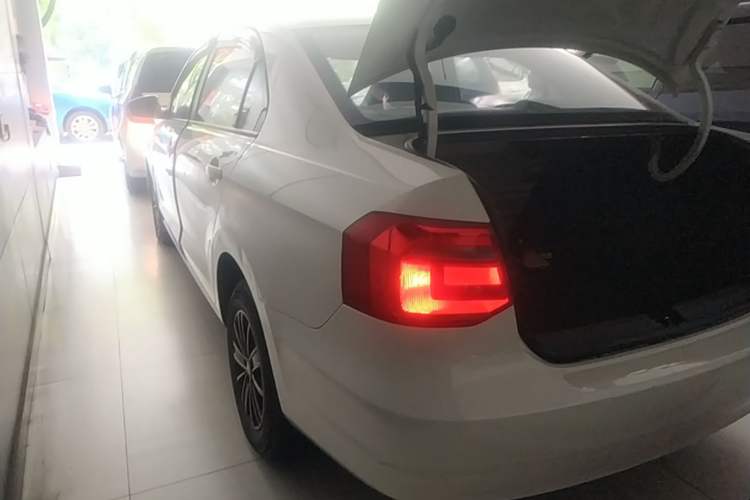 Used Volkswagen Jetta 2015 Value Edition 1.6L Automatic Fashion Version Rear Left 45 Deg