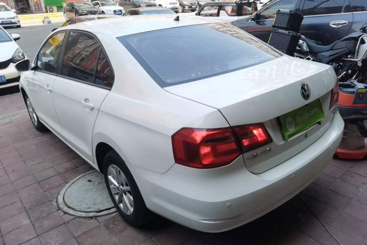 Used Volkswagen Jetta 2015 Value Edition 1.6L Manual Fashionable Style Rear Left 45 Deg