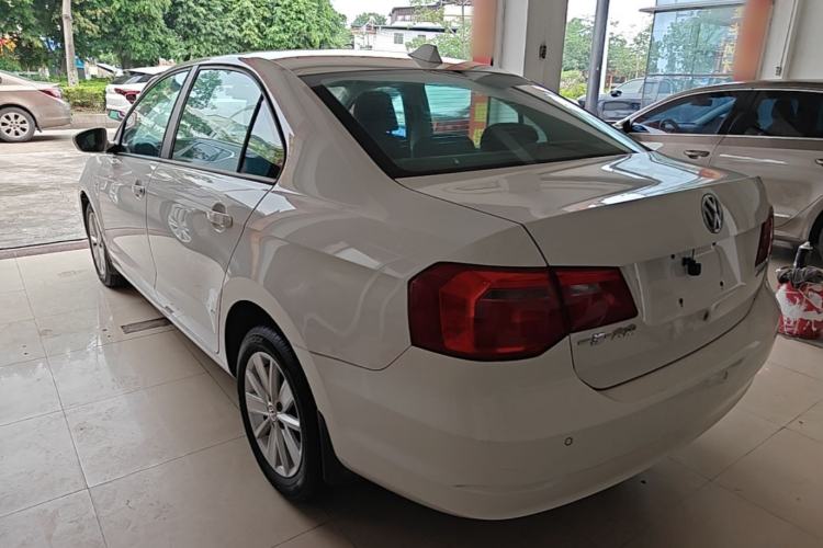 Used Volkswagen Jetta 2015 Value Edition 1.6L Automatic Comfort Version Rear Left 45 Deg