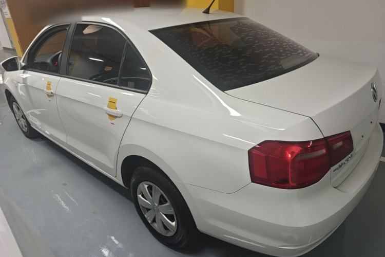 Used Volkswagen Jetta 2015 1.6L Manual Fashion Edition Rear Left 45 Deg