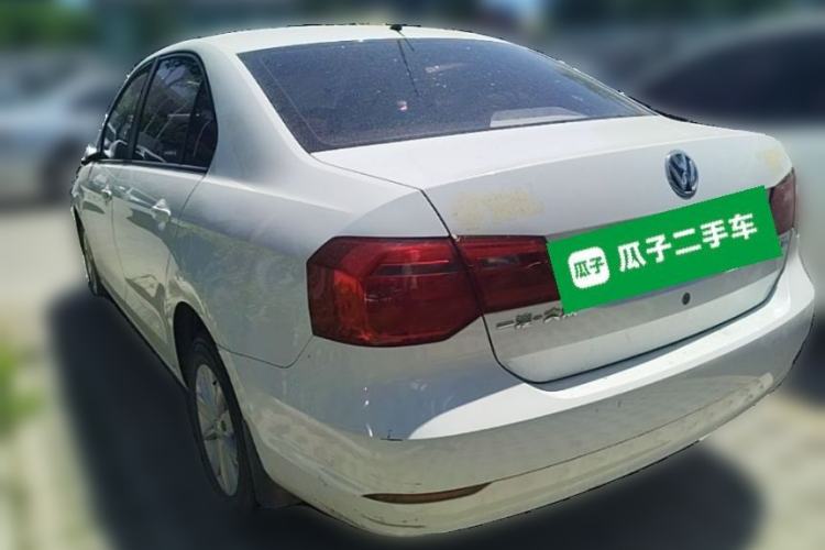 Used Volkswagen Jetta 2015 1.6L Manual Fashion Edition Rear Left 45 Deg