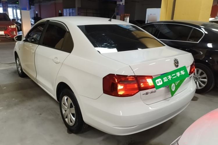 Used Volkswagen Jetta 2015 Value Edition 1.6L Manual Fashionable Style Rear Left 45 Deg