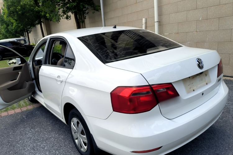 Used Volkswagen Jetta 2015 1.6L Automatic Fashion Model Rear Left 45 Deg