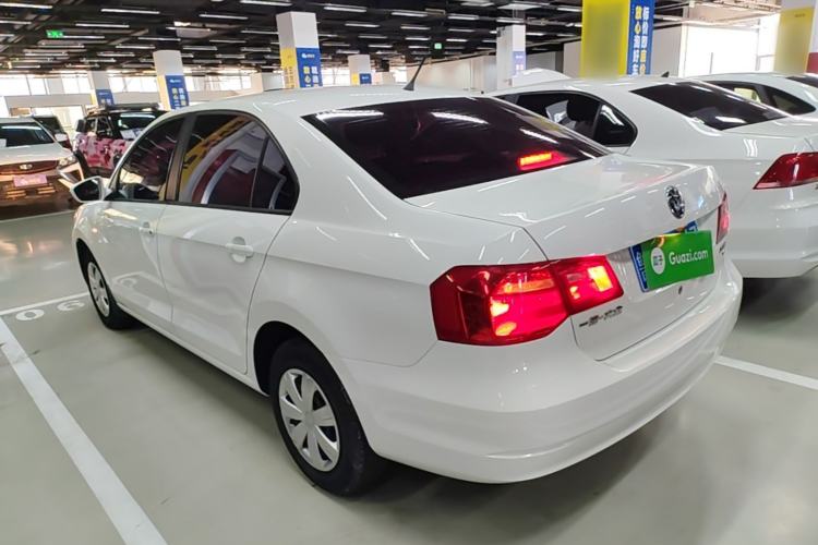 Used Volkswagen Jetta 2015 Value Edition 1.6L Manual Fashionable Style Rear Left 45 Deg