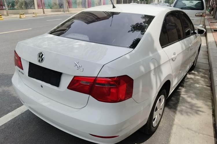 Used Volkswagen Jetta 2015 Zhuihui Edition 1.4L Manual Fashion Model Rear Right 45 Deg