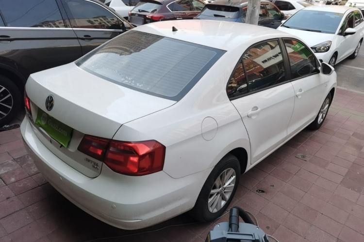 Used Volkswagen Jetta 2015 Value Edition 1.6L Manual Fashionable Style Rear Right 45 Deg