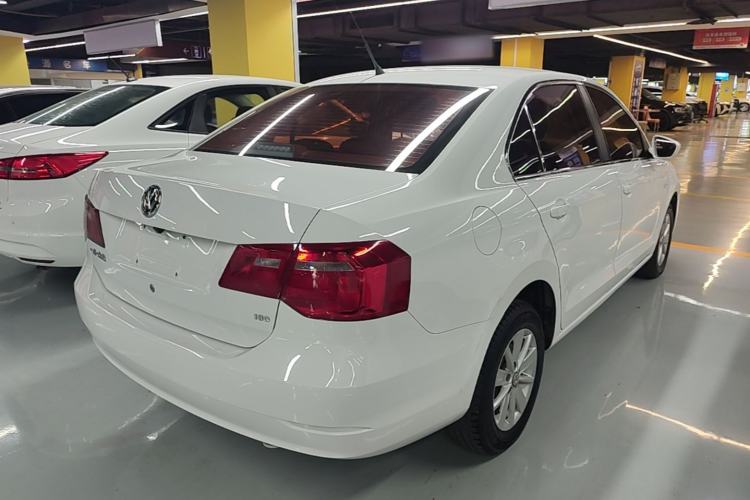 Used Volkswagen Jetta 2015 Value Edition 1.6L Manual Fashionable Style Rear Right 45 Deg