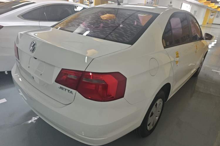 Used Volkswagen Jetta 2015 1.6L Manual Fashion Edition Rear Right 45 Deg