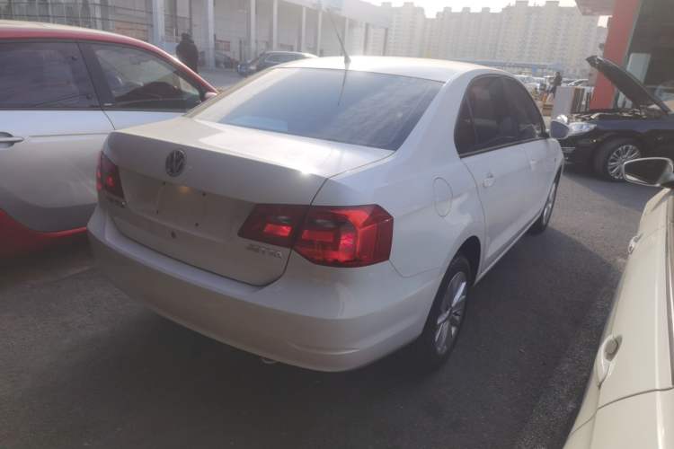 Used Volkswagen Jetta 2015 Value Edition 1.6L Automatic Comfort Version Rear Right 45 Deg