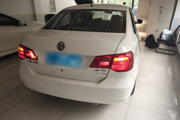 Used Volkswagen Jetta 2015 Value Edition 1.6L Automatic Comfort Version Rear Right 45 Deg