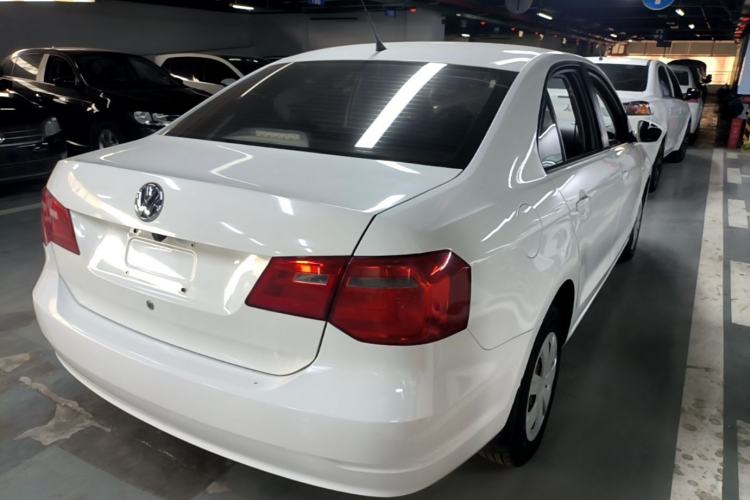 Used Volkswagen Jetta 2015 Value Edition 1.6L Manual Fashionable Style Rear Right 45 Deg