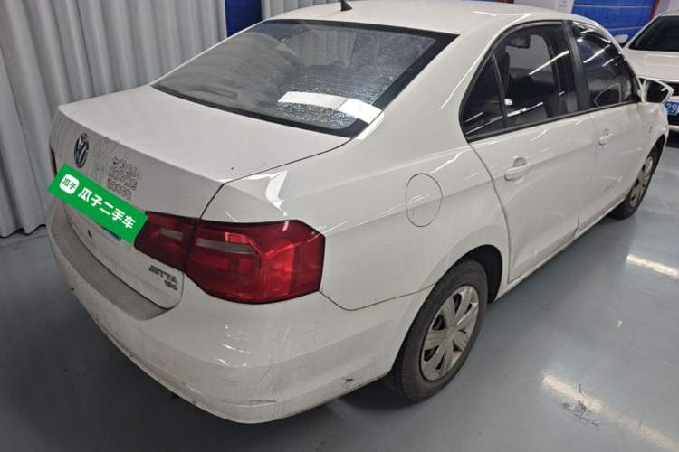 Used Volkswagen Jetta 2015 Value Edition 1.6L Manual Fashionable Style Rear Right 45 Deg