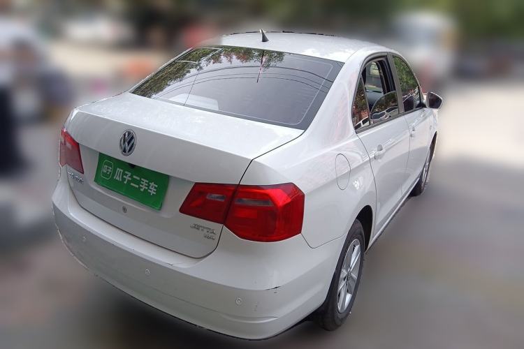 Used Volkswagen Jetta 2015 Value Edition 1.6L Manual Fashionable Style Rear Right 45 Deg
