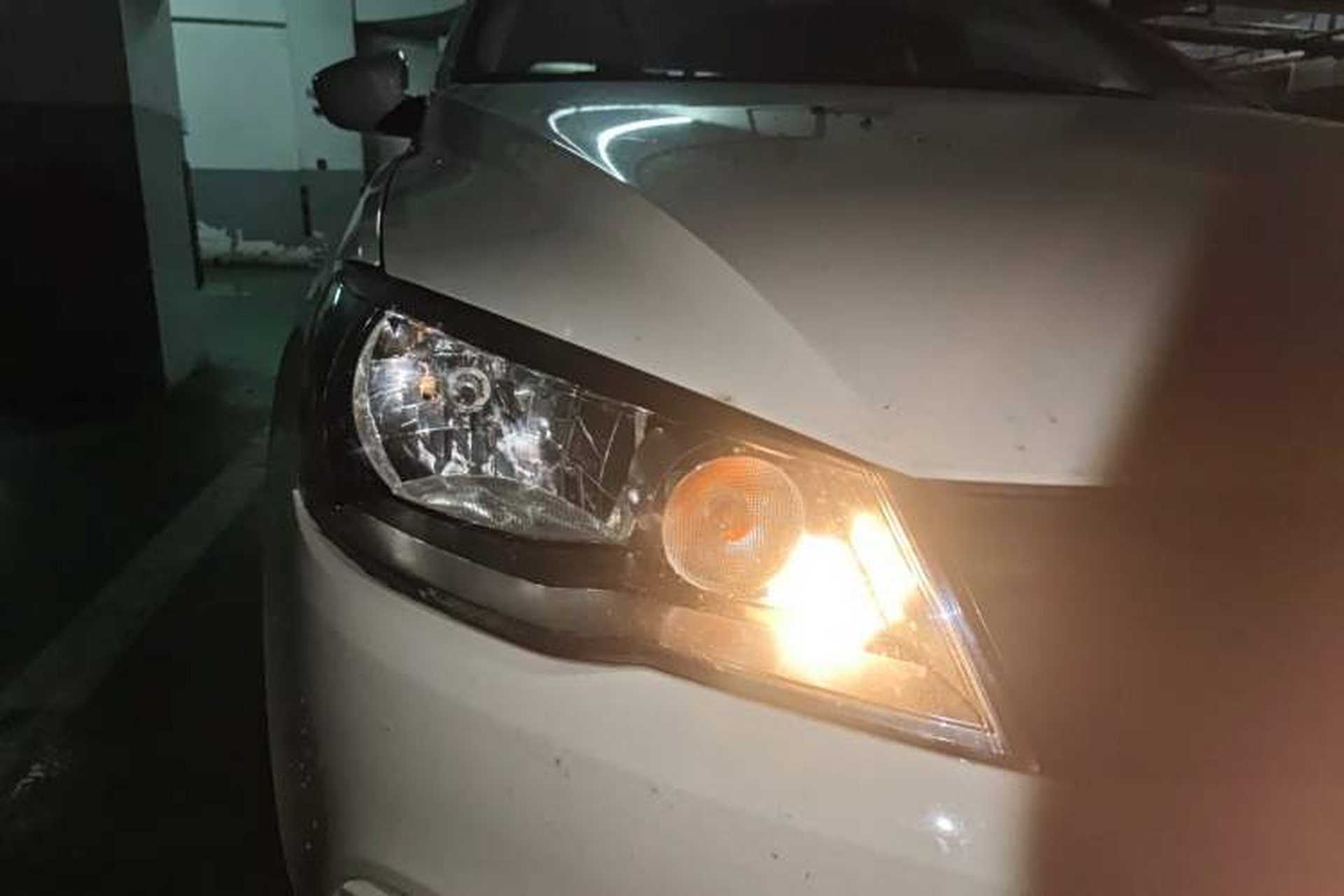 Used Volkswagen Jetta 2015 Value Edition 1.6L Manual Fashionable Style Right Front Headlight