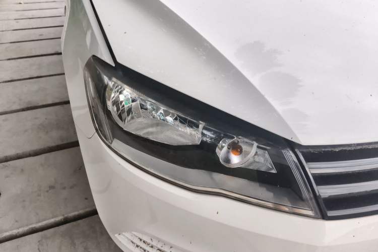 Used Volkswagen Jetta 2015 1.6L Manual Fashion Edition Right Front Headlight