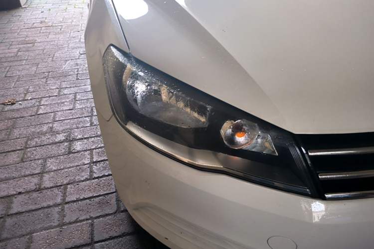 Used Volkswagen Jetta 2015 Value Edition 1.6L Manual Fashionable Style Right Front Headlight