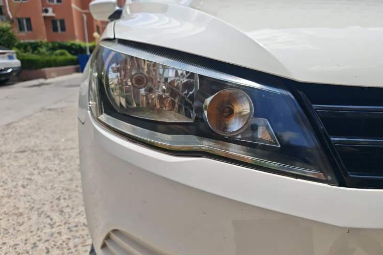 Used Volkswagen Jetta 2015 Zhuihui Edition 1.4L Manual Fashion Model Right Front Headlight