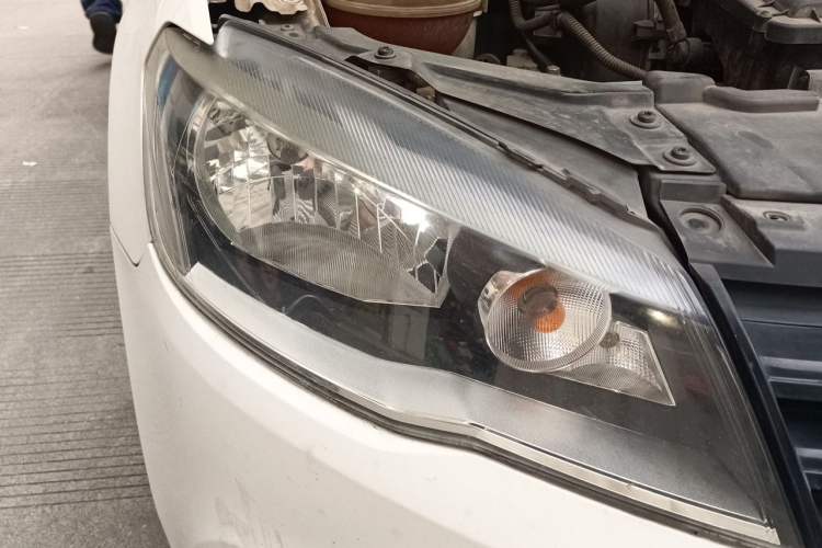 Used Volkswagen Jetta 2015 1.6L Manual Fashion Edition Right Front Headlight