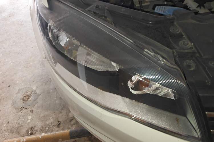 Used Volkswagen Jetta 2015 Zhuihui Edition 1.6L Manual Comfort Model Right Front Headlight