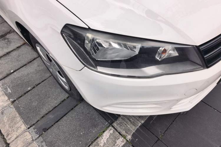 Used Volkswagen Jetta 2015 Value Edition 1.6L Manual Fashionable Style Right Front Headlight