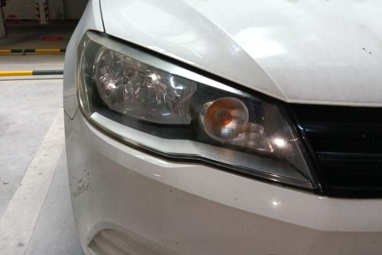 Used Volkswagen Jetta 2015 1.6L Manual Fashion Edition Right Front Headlight
