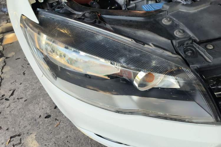 Used Volkswagen Jetta 2015 Zhuihui Edition 1.6L Manual Comfort Model Right Front Headlight